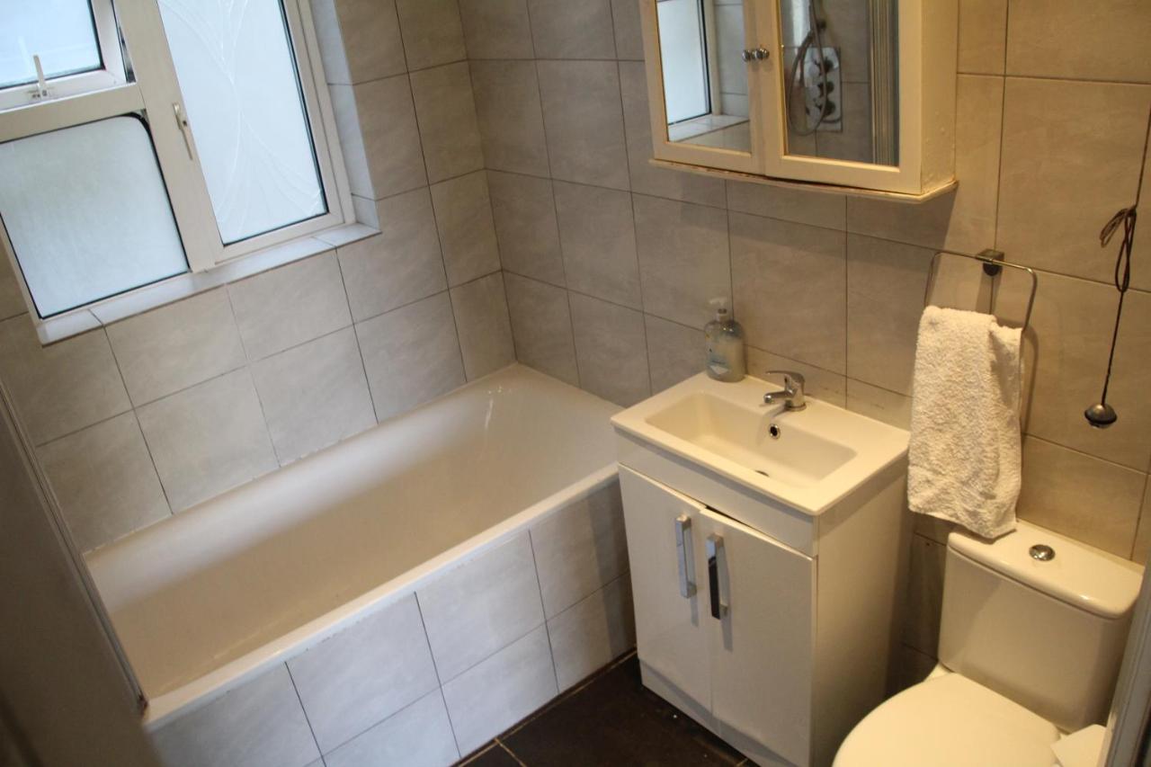 Comfortable Single Bed Garden View Quarto em Acomodações Particulares Londres